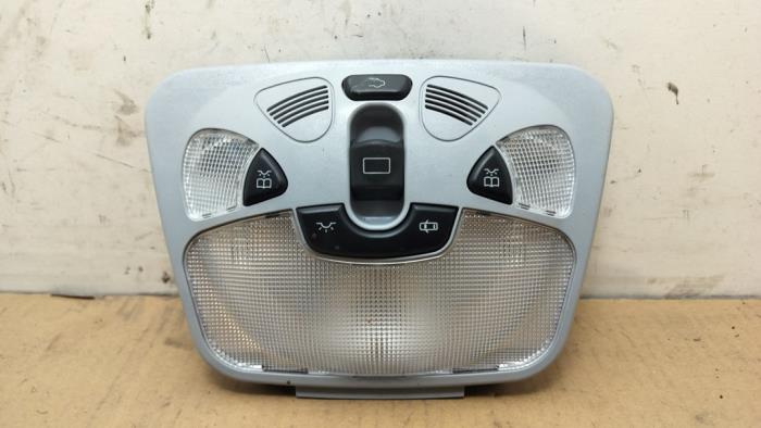 Oswietlenie wewnetrzne przód Mercedes C-Klasse