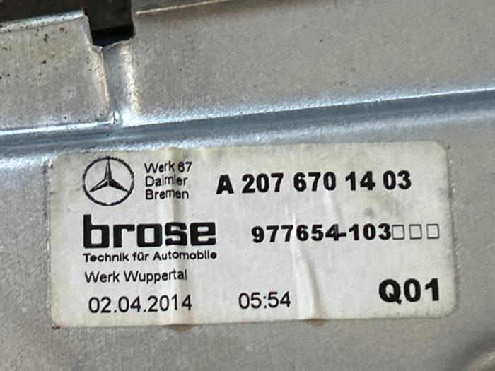 Mechanizm szyby prawej tylnej wersja 2-drzwiowa Mercedes E-Klasse
