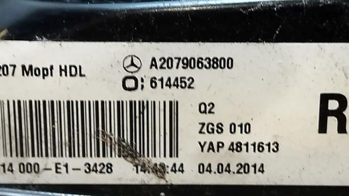 Luz trasera derecha Mercedes E-Klasse