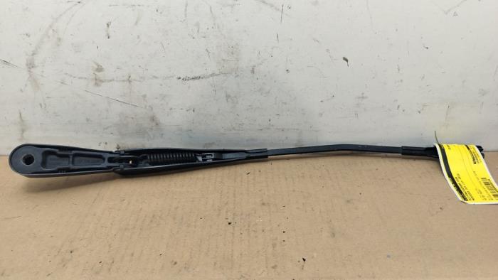 Ramie wycieraczki przedniej Mercedes CLA