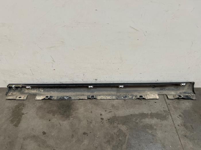 Sill, right Mercedes CLA