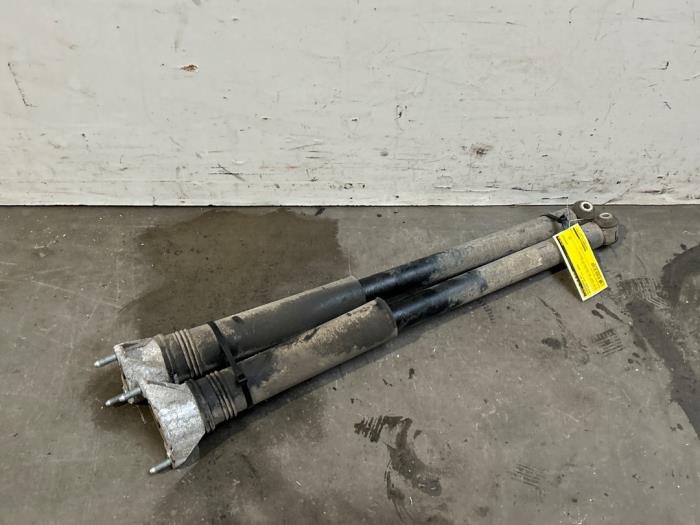 Zestaw amortyzatorów Mercedes CLA