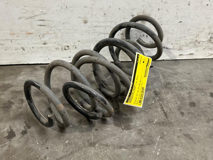 Muelle helicoidal detrás Mercedes B-Klasse