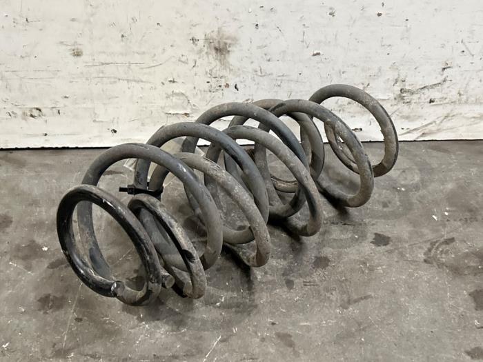 Muelle helicoidal detrás Mercedes B-Klasse