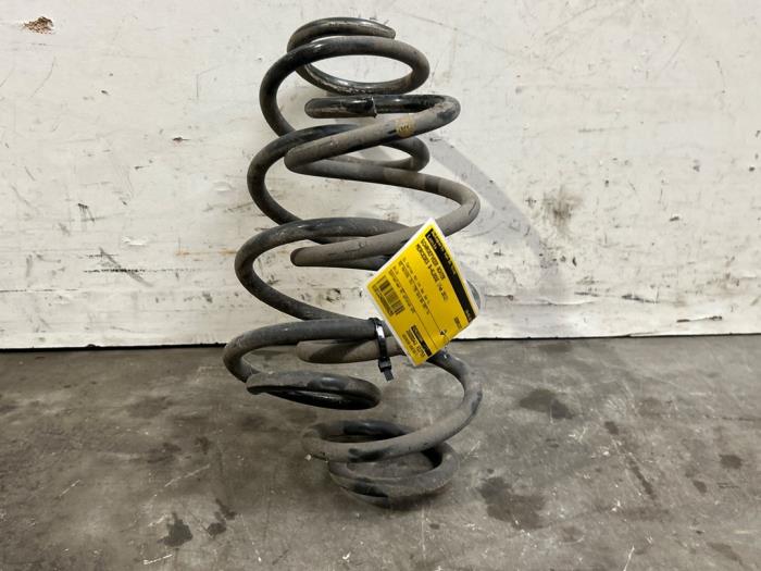 Muelle helicoidal detrás Mercedes B-Klasse