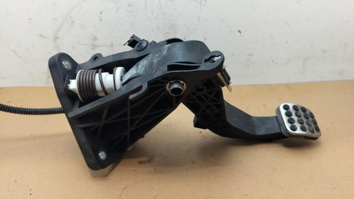 Pédale embrayage Mercedes B-Klasse