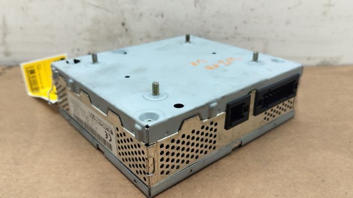 Wzmacniacz radiowy Mercedes E-Klasse