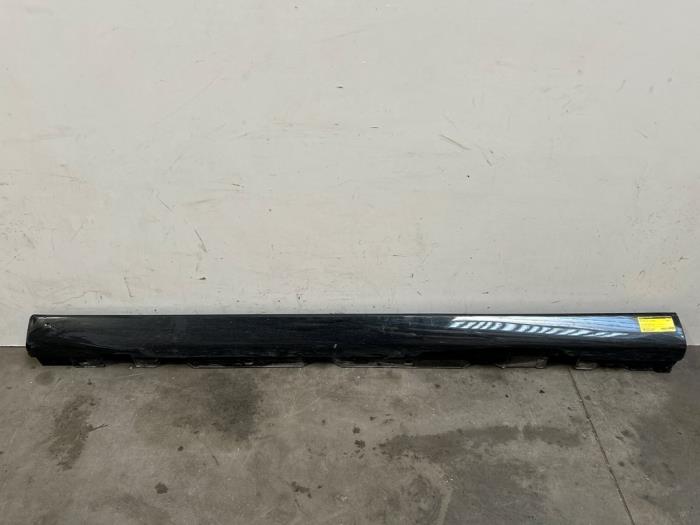 Próg lewy Mercedes CLA