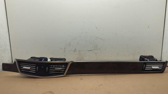 Listwa ozdobna deski rozdzielczej Mercedes E-Klasse