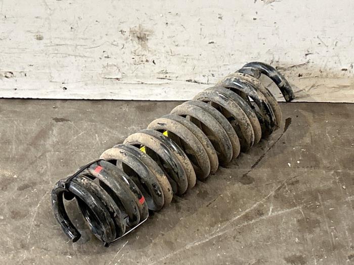 Muelle helicoidal detrás Mercedes E-Klasse