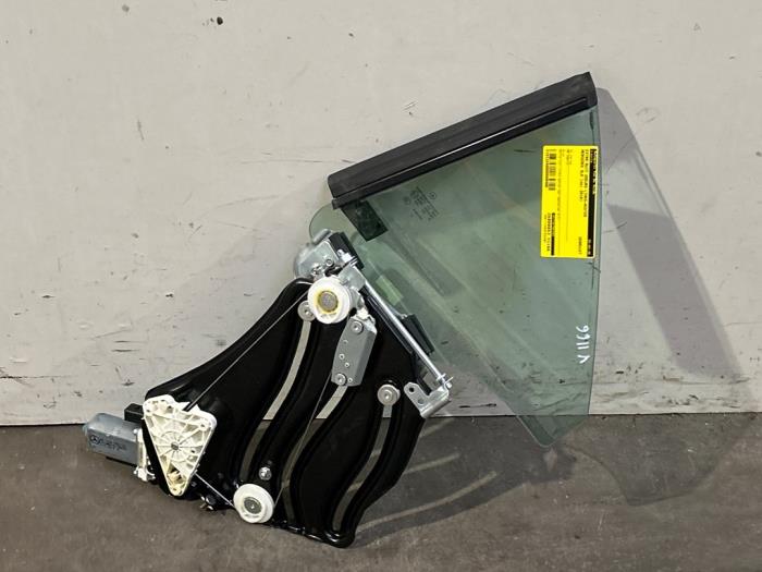 Dodatkowa szyba lewa tylna wersja 2-drzwiowa Mercedes SLK