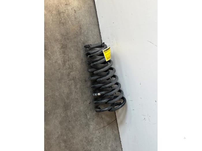 Muelle helicoidal detrás Mercedes SLK