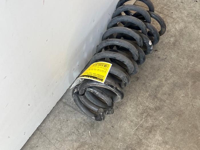 Muelle helicoidal detrás Mercedes SLK