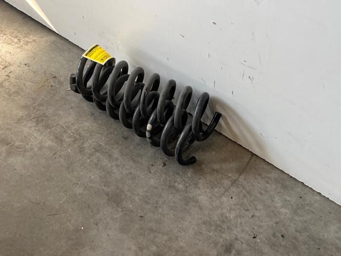 Muelle helicoidal detrás Mercedes SLK