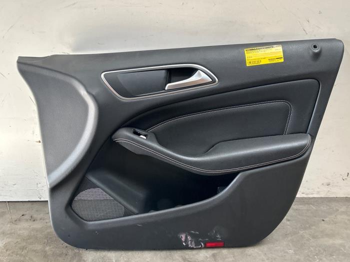 Tapicerka drzwi prawych przednich wersja 4-drzwiowa Mercedes B-Klasse