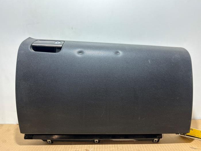 Schowek w desce rozdzielczej Mercedes ML-Klasse