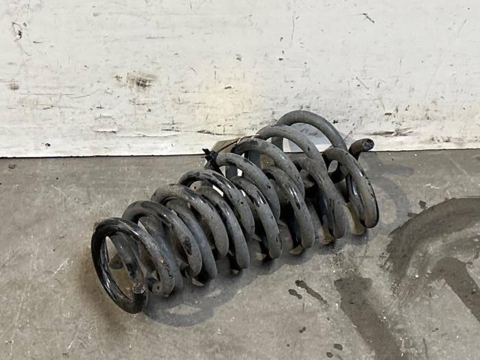 Muelle helicoidal detrás Mercedes SLK