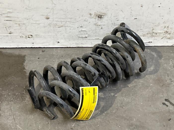 Muelle helicoidal detrás Mercedes SLK