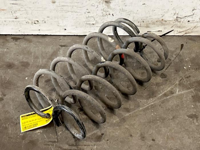 Muelle helicoidal detrás Mercedes A-Klasse