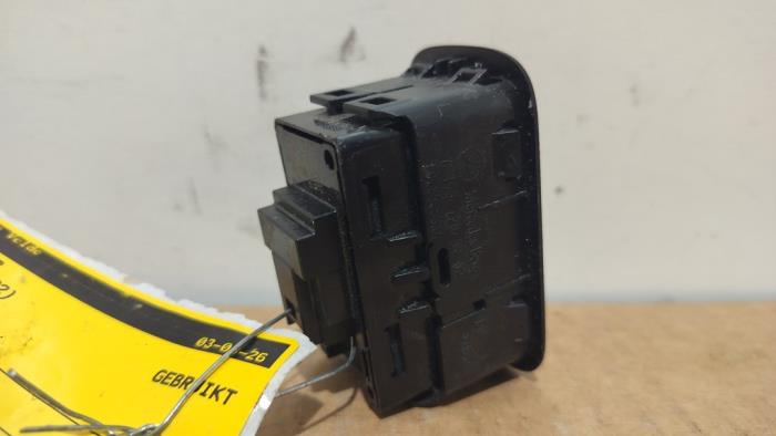 Tank cap cover switch Mercedes CLA