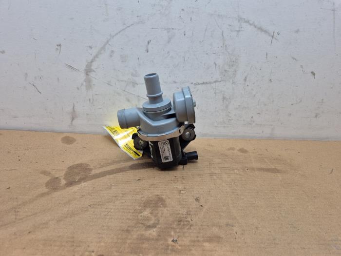 Water pump Mercedes CLA