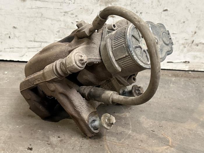 Rear brake calliper, left Mercedes CLA