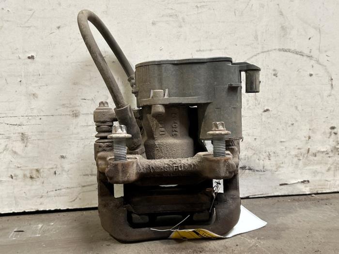 Rear brake calliper, left Mercedes CLA