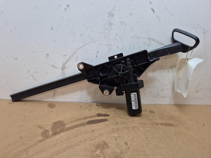 Seatbelt feeder right Mercedes E-Klasse