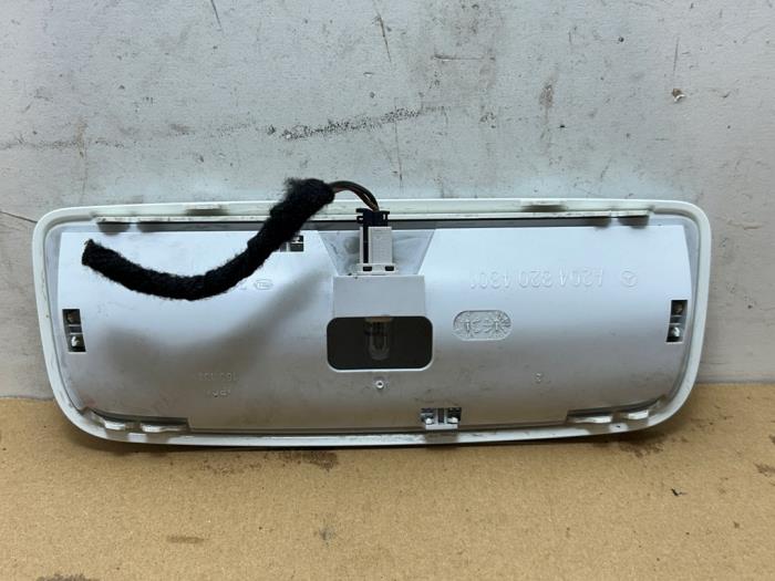 Oswietlenie wewnetrzne tyl Mercedes E-Klasse