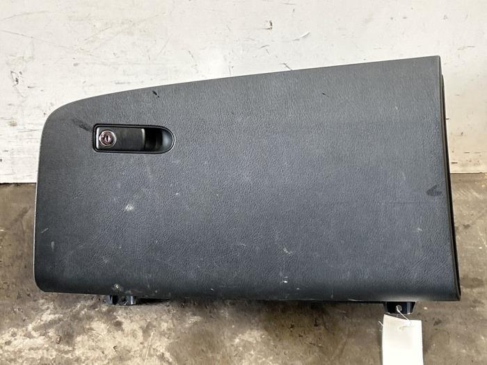 Schowek w desce rozdzielczej Mercedes Vito