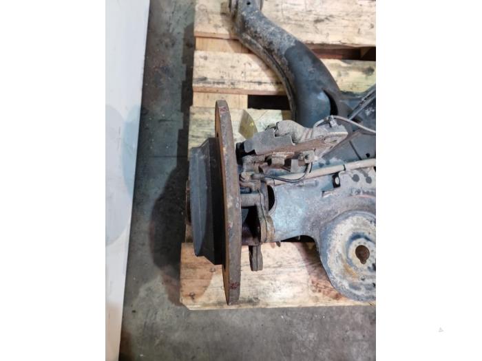 Fusee links-achter Mercedes Vito