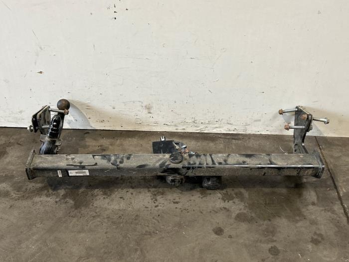 Hak holowniczy Mercedes Vito