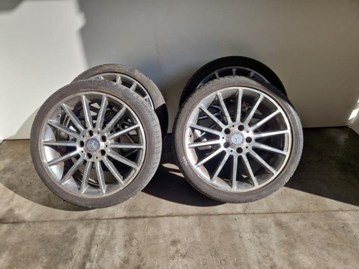 Juego de llantas y neumáticos de invierno Mercedes A-Klasse