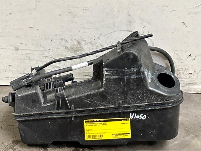 Réservoir lave-glace avant Mercedes EQE