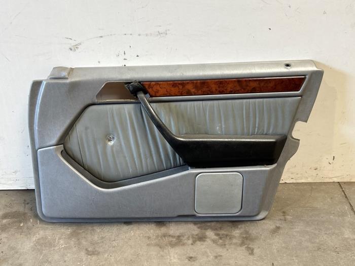 Tapicerka drzwi prawych przednich wersja 4-drzwiowa Mercedes E-Klasse