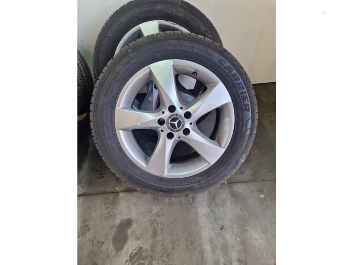 Zestaw obreczy i opon Mercedes Vito