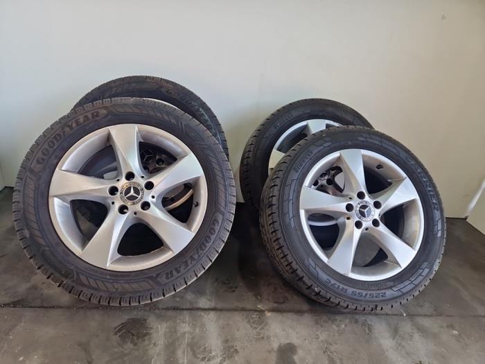 Zestaw obreczy i opon Mercedes Vito