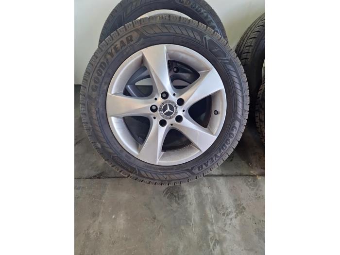 Zestaw obreczy i opon Mercedes Vito