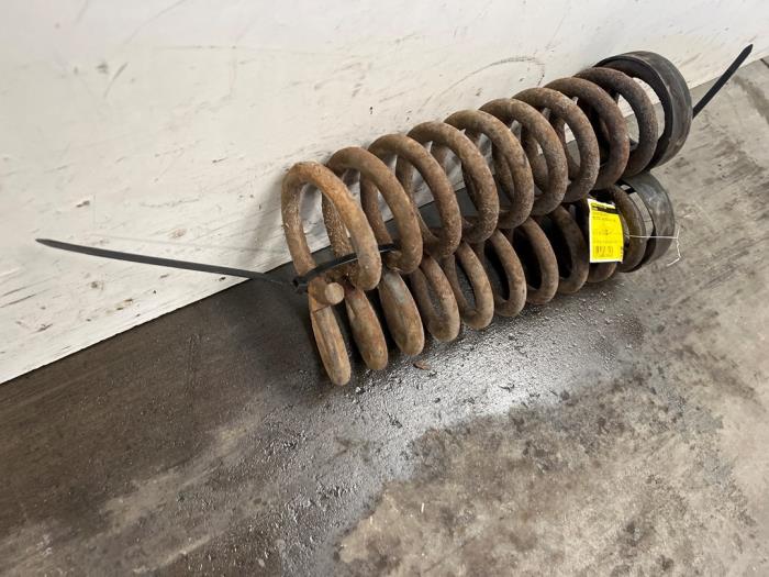 Muelle helicoidal detrás Mercedes E-Klasse