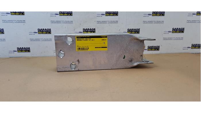 Soporte de parachoques izquierda delante Mercedes E-Klasse