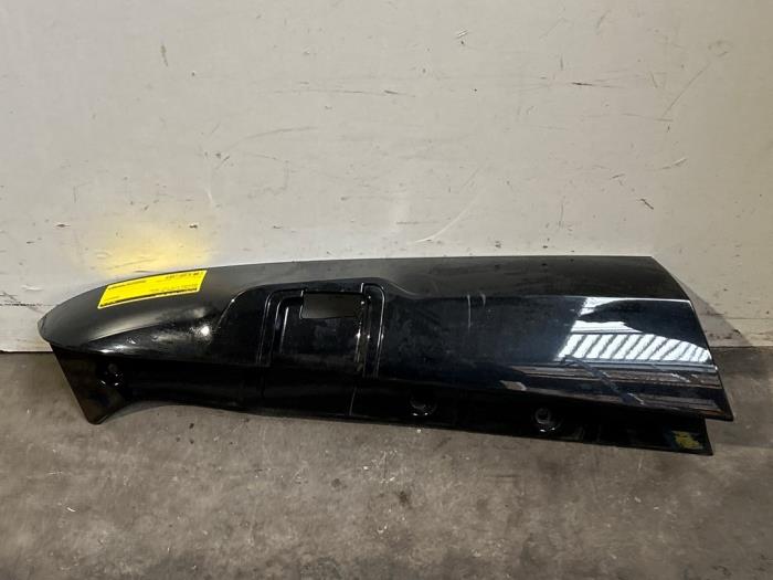 Krawedz tylnego swiatla pozycyjnego prawego Mercedes Vito