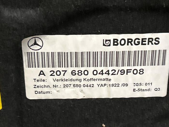 Mata bagaznika Mercedes E-Klasse
