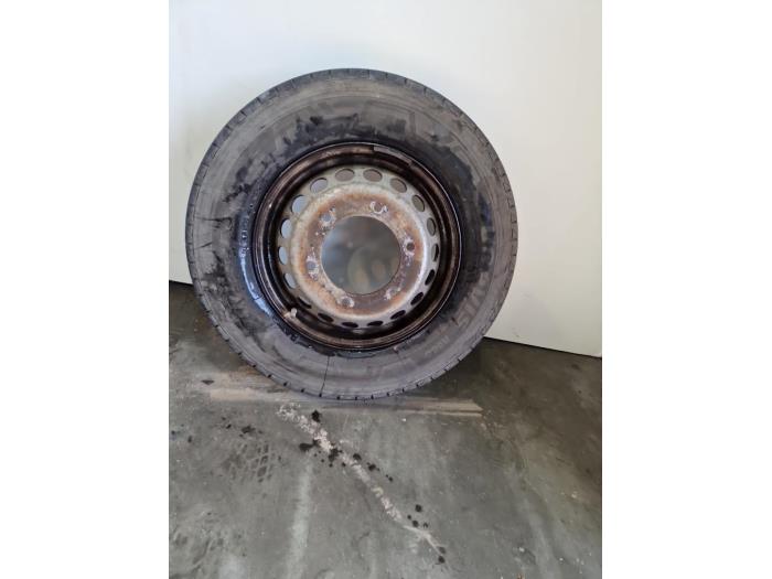 Llanta y neumático Mercedes Sprinter