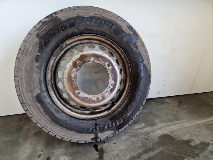 Llanta y neumático Mercedes Sprinter