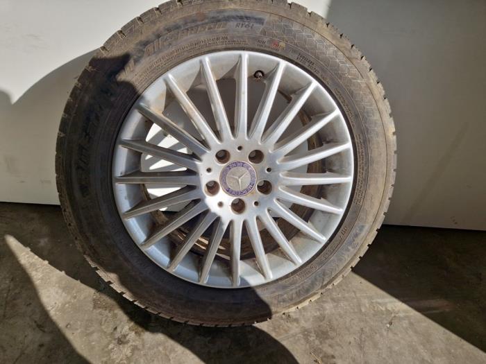 Zestaw obreczy i opon Mercedes Vito