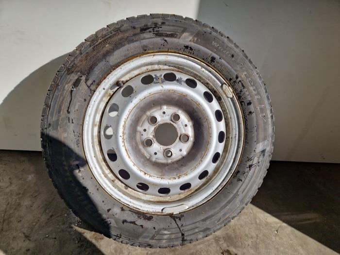 Llanta y neumático Mercedes Vito