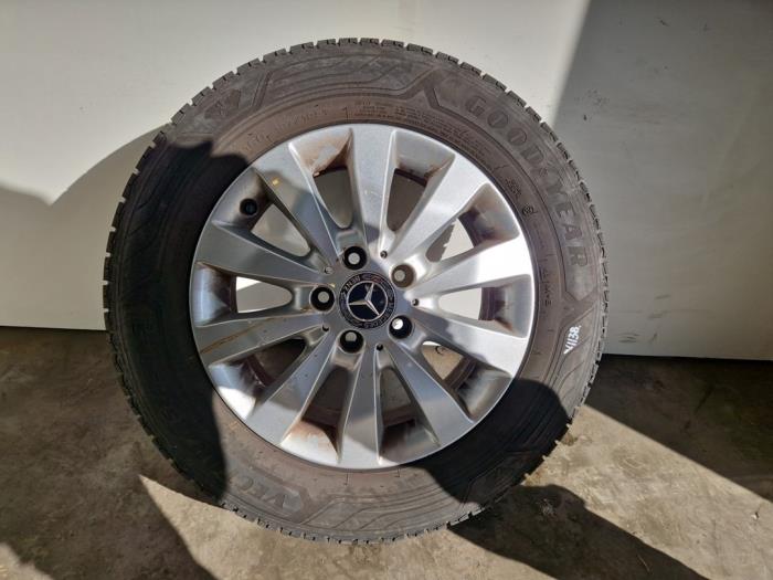 Zestaw obreczy i opon Mercedes Vito