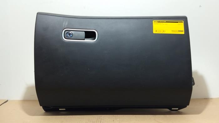 Schowek w desce rozdzielczej Mercedes GLE