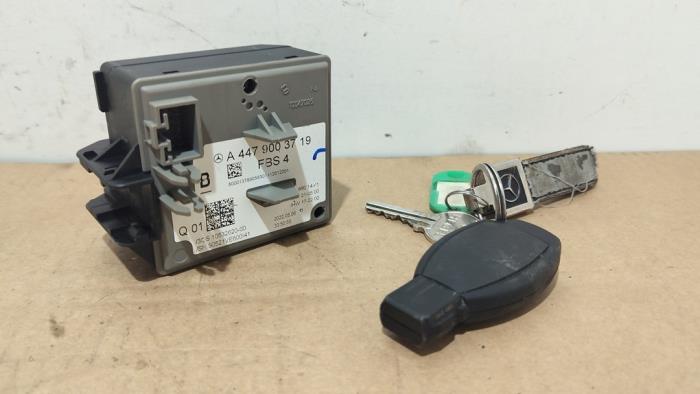 Cerradura de contacto y ordenador Mercedes Vito