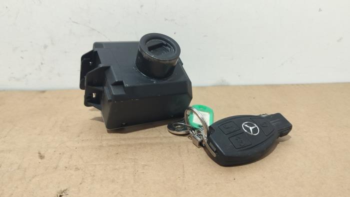 Cerradura de contacto y ordenador Mercedes Vito